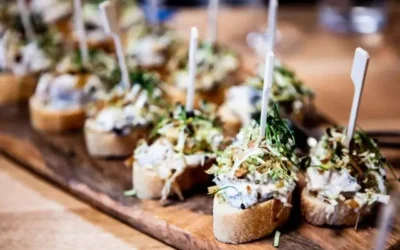 Catering voor een zomerborrel: hapjes, buffet of allebei?